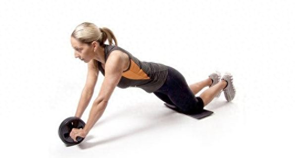 健腹轮练腹肌_腹肌轮几个轮的好_腹肌撕裂者进阶训练
