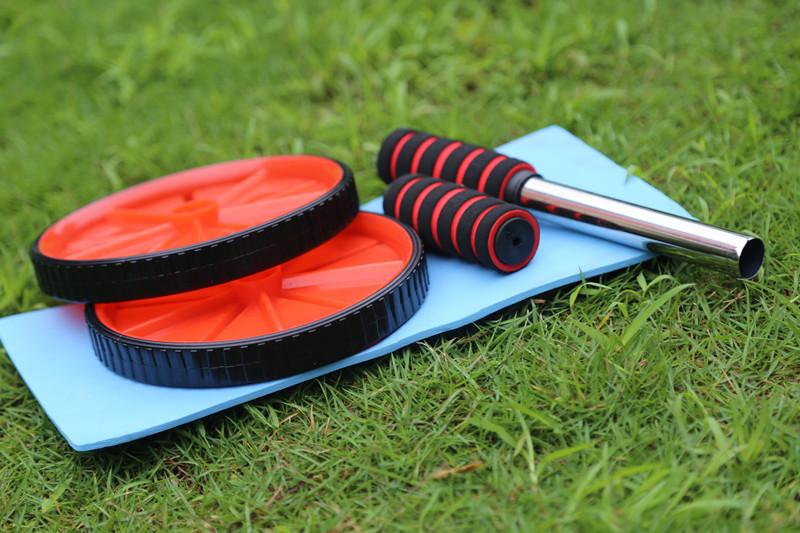 健腹轮练腹肌_腹肌轮几个轮的好_腹肌撕裂者进阶训练