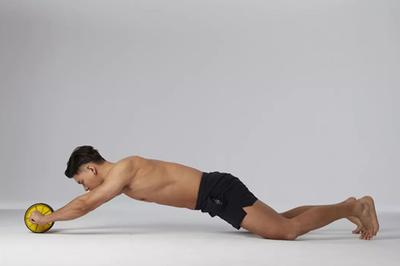 提升腰腹部力量_腹肌轮训练好处_腹肌轮几个轮的好