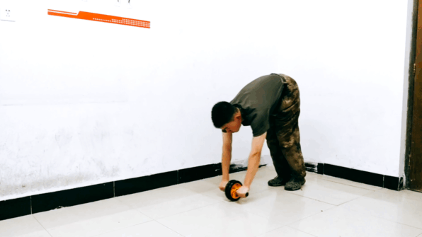 腹肌轮跪姿训练_腹肌轮正确姿势_腹肌轮几个轮的好