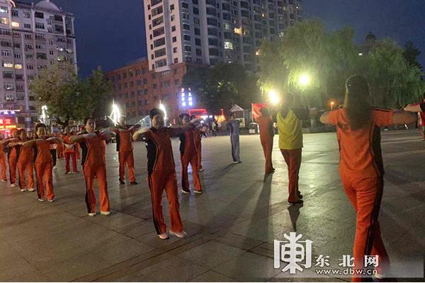 佳木斯广场舞广场舞下载_佳木斯健身舞蹈发展历程_佳木斯快乐舞步健身操