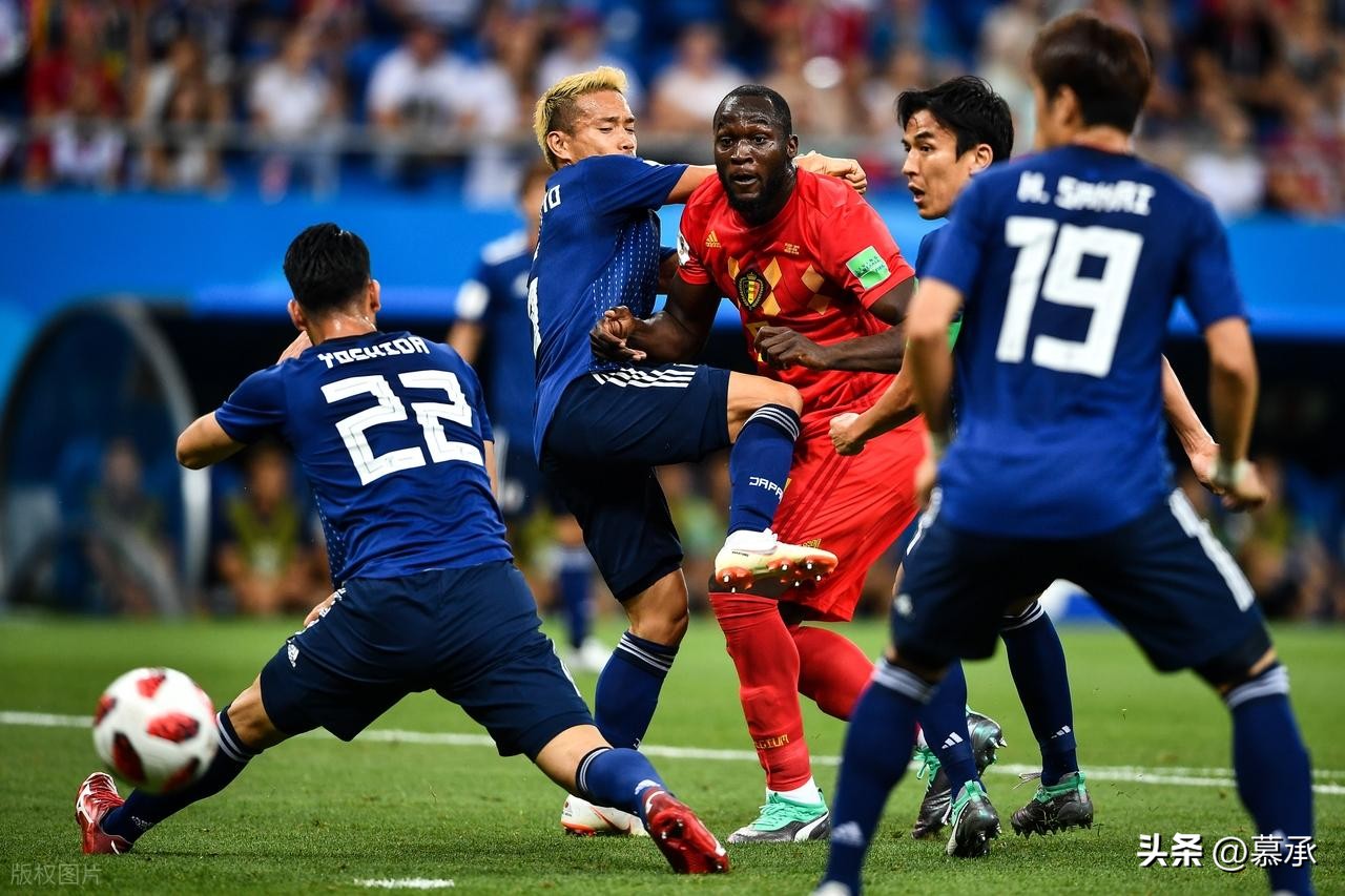 足球运动员大腿有多粗_最强力量球员_足球肌肉派球员