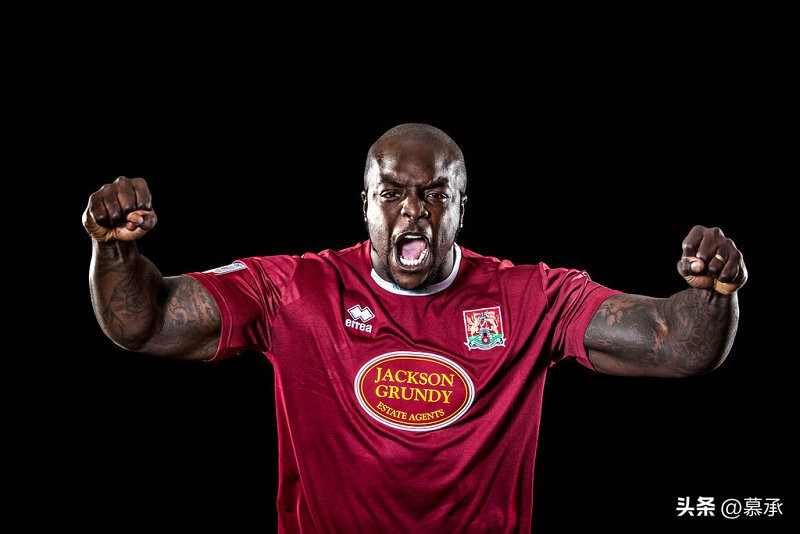 足球运动员大腿有多粗_最强力量球员_足球肌肉派球员