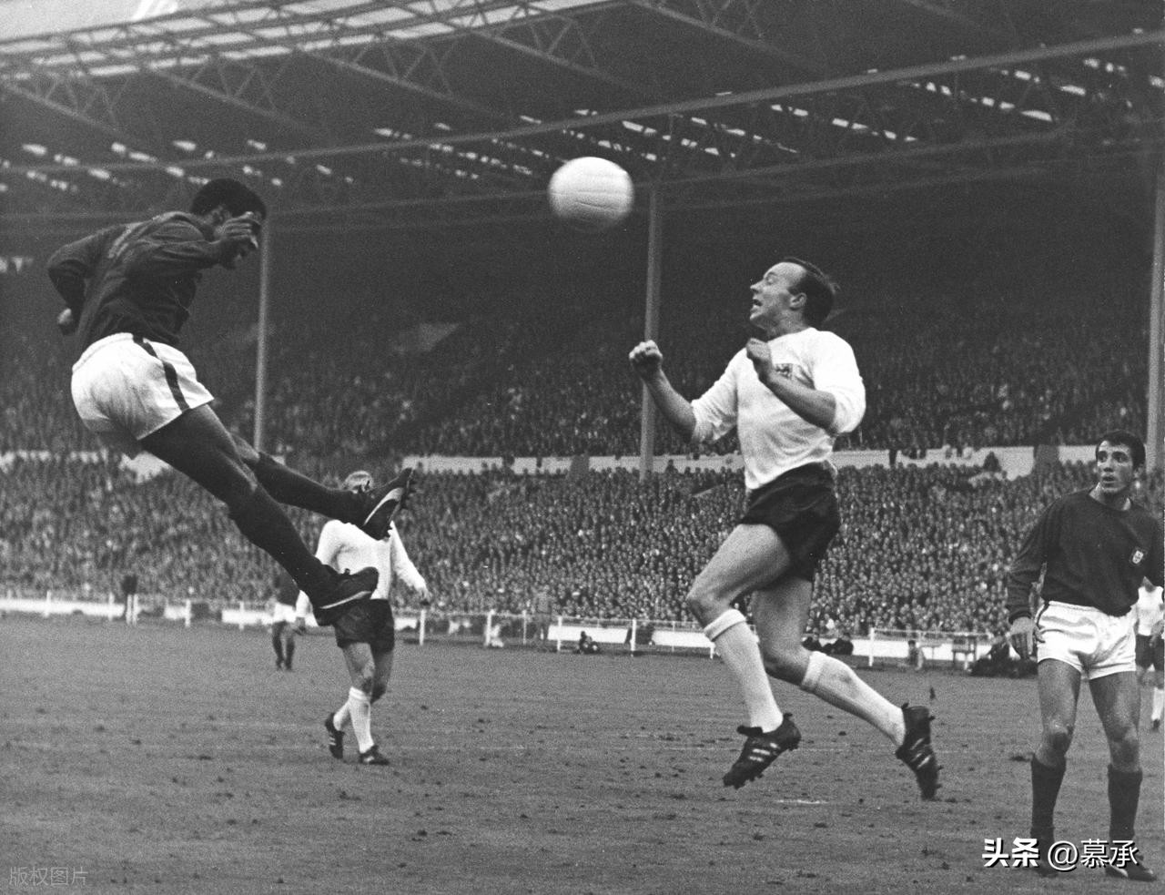 足球运动员大腿有多粗_足球肌肉派球员_最强力量球员