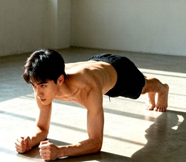 赏金女王pg破解版下载 平板支撑练不对等于白做，3个腹横肌激活技巧，2分钟不腰酸