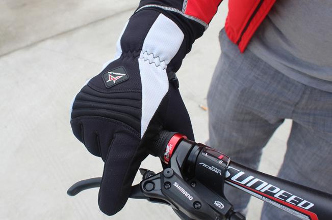 防滑硅胶骑行手套设计_冬季骑行手套保暖灵活_健身手套+护腕