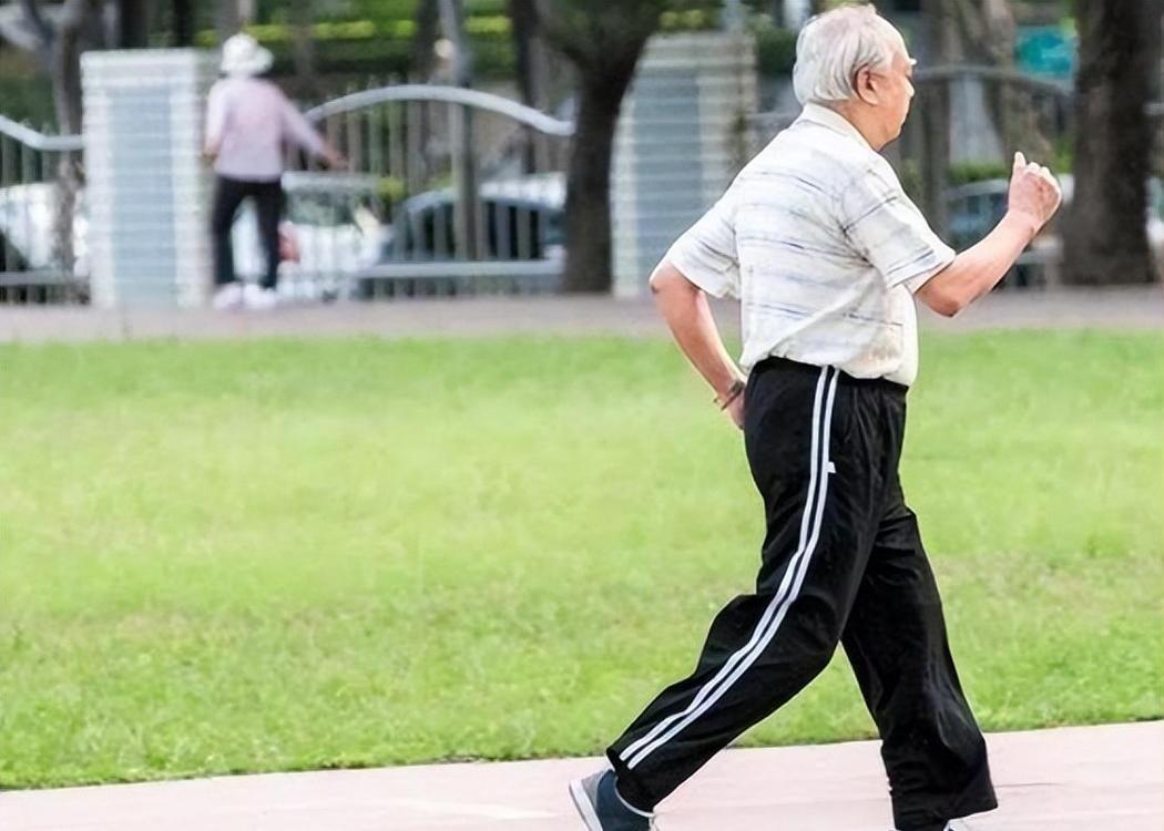 老年人运动注意事项_运动多久可以坐下休息_55岁后运动方式