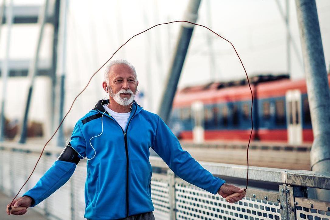 老年人运动注意事项_运动多久可以坐下休息_55岁后运动方式