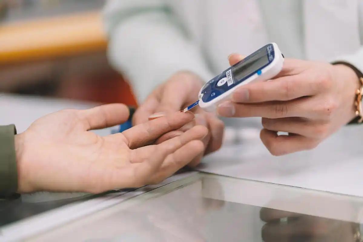 糖尿病饮水方式_运动前能喝水吗_血糖控制饮水建议