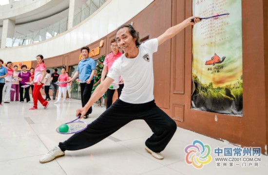 春季健身注意事项_春季健身运动原则_健身需要带手套吗