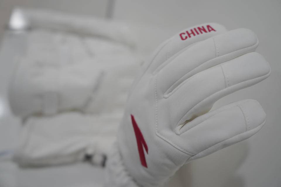 建华中兴手套出口业务_嘉祥滑雪手套产业_专业健身手套