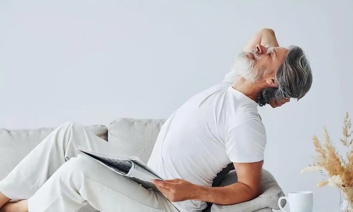 腰椎间盘突出 久坐不动 低头玩手机_腰椎间盘突出不能弯腰