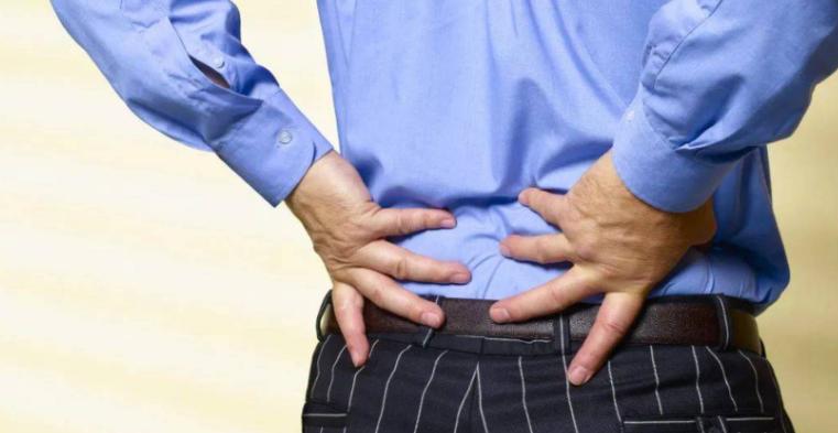 腰椎间盘突出不能弯腰_腰椎间盘突出 习惯 生活方式