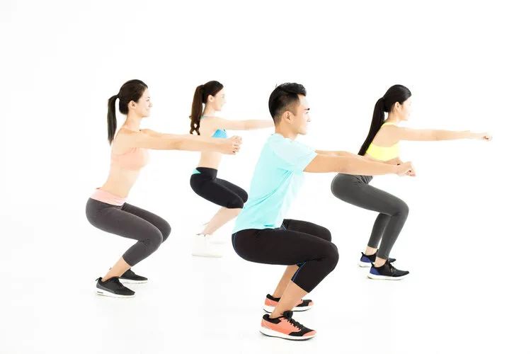 深蹲增强性功能_深蹲锻炼什么时间段适宜好_深蹲对身体的好处