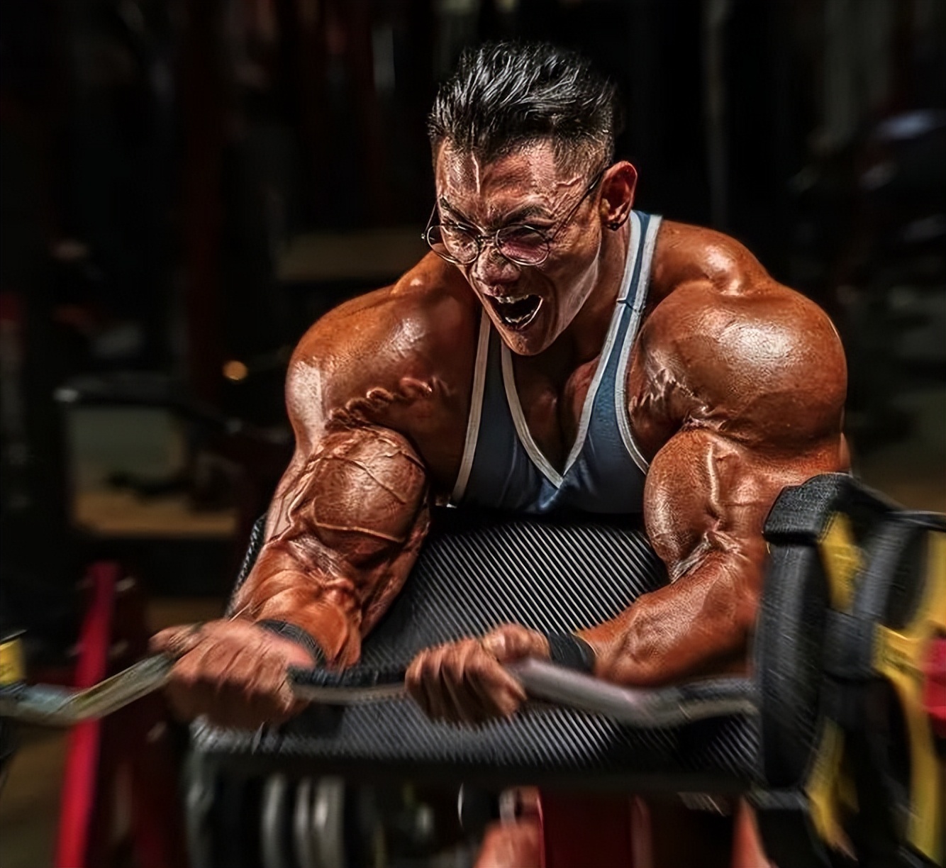 健身戴手套的优缺点_健身手套品牌_如何选择适合自己的健身运动手套