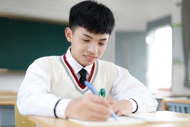 平抛运动实验设计_验证平抛运动实验原理_在做平抛运动的实验时