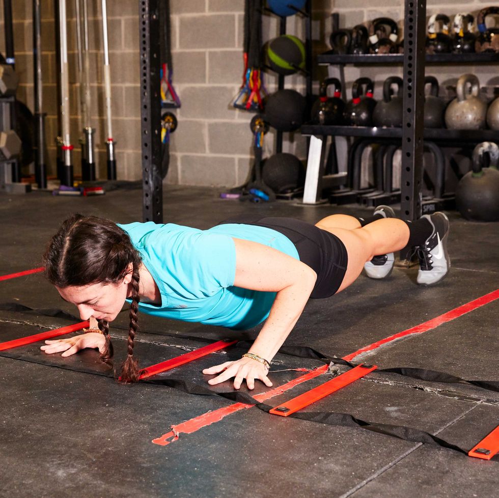 标准俯卧撑做法_俯卧撑错误姿势纠正_标准俯卧撑一般人能做多少个