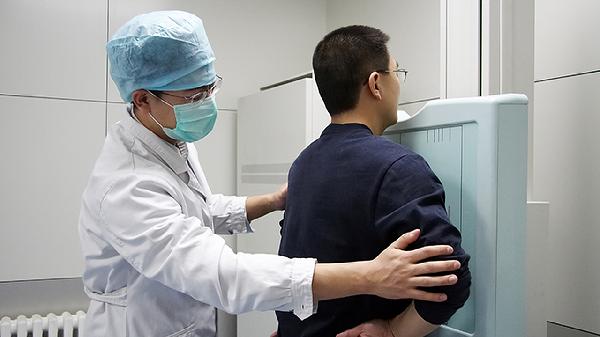 小腿肌肉紧张发胀灌铅感运动后_小腿肌肉总是紧张状态_小腿肌肉紧绷走路难受原因