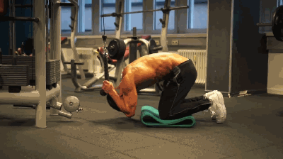 卷腹练腹肌效果_卷腹练腹肌的正确方法_腹肌轮做不下去