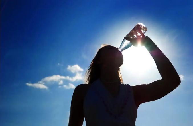 运动后补充水分_剧烈运动后为什么不能_运动后冷水澡