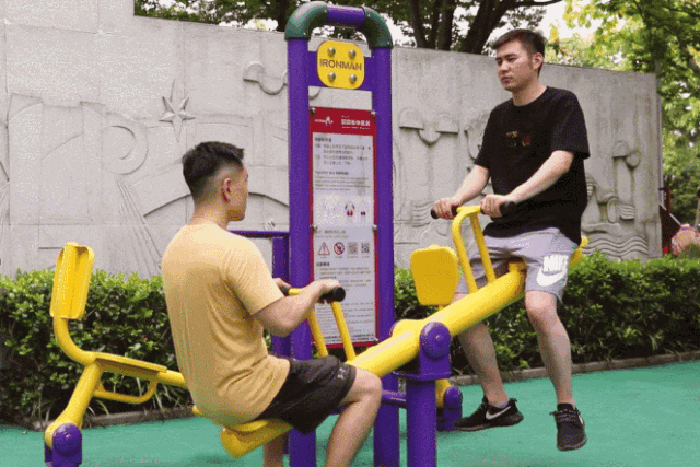社区健身器材使用方法_上海社区体育设施分布_单人站综合训练器使用