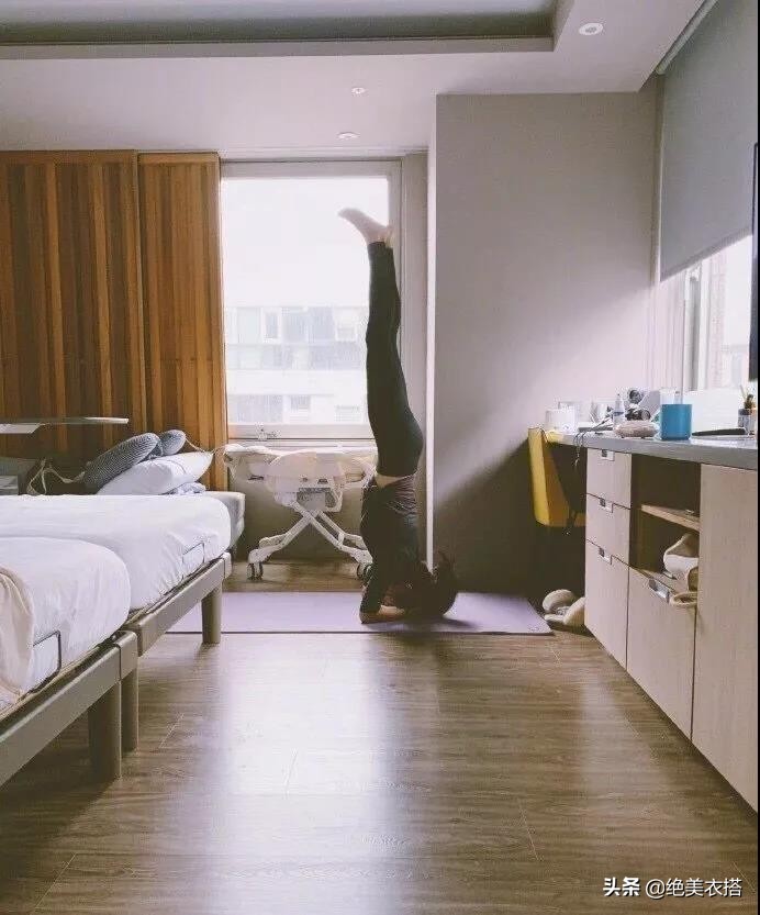 张歆艺产后瘦身秘诀_脚蹬拉力器瘦腰腹训练_陈意涵健身方法