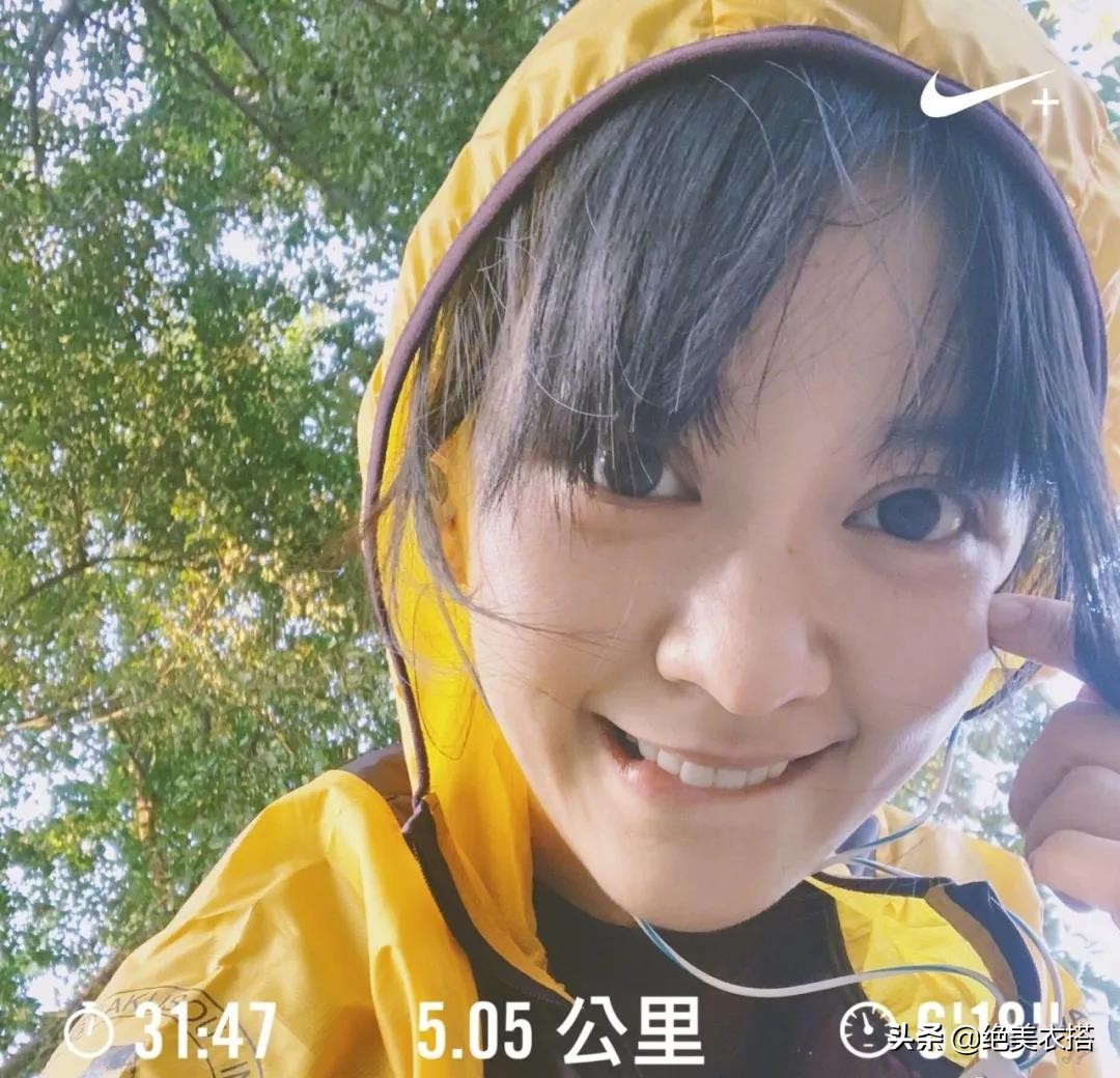 脚蹬拉力器瘦腰腹训练_张歆艺产后瘦身秘诀_陈意涵健身方法