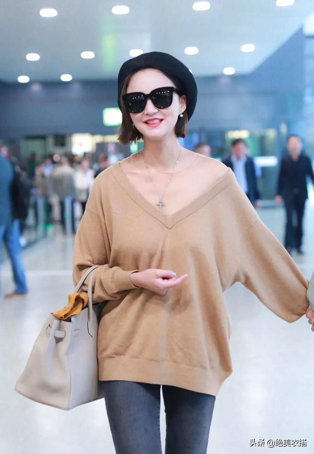 张歆艺产后瘦身秘诀_陈意涵健身方法_脚蹬拉力器瘦腰腹训练