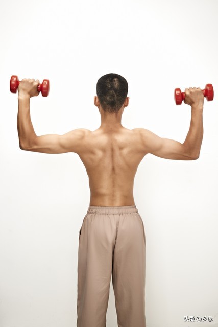 中年人力量训练有氧运动组合_做力量训练时呼吸方法_中年健身方案选择