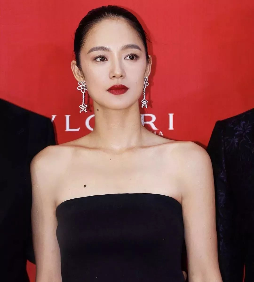 赵一楠牛牛瘦身_脚蹬拉力器瘦腰腹训练_明星减肥方法对比